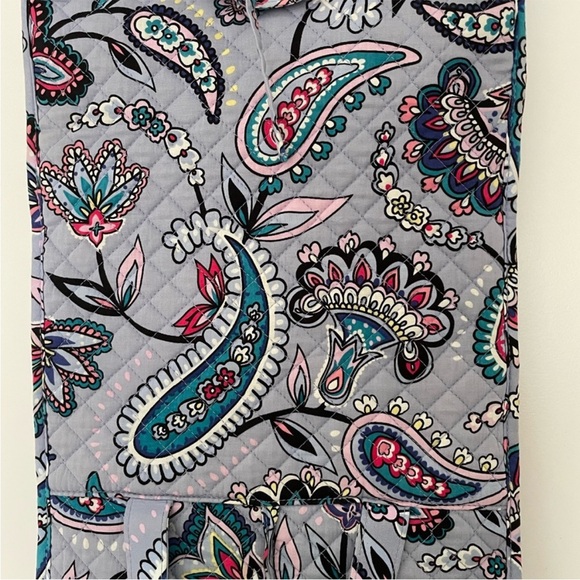 VERA BRADLEY Compact Hanging
Organizer Cosmetics - Makani
Paisley - Picture 4 of 5